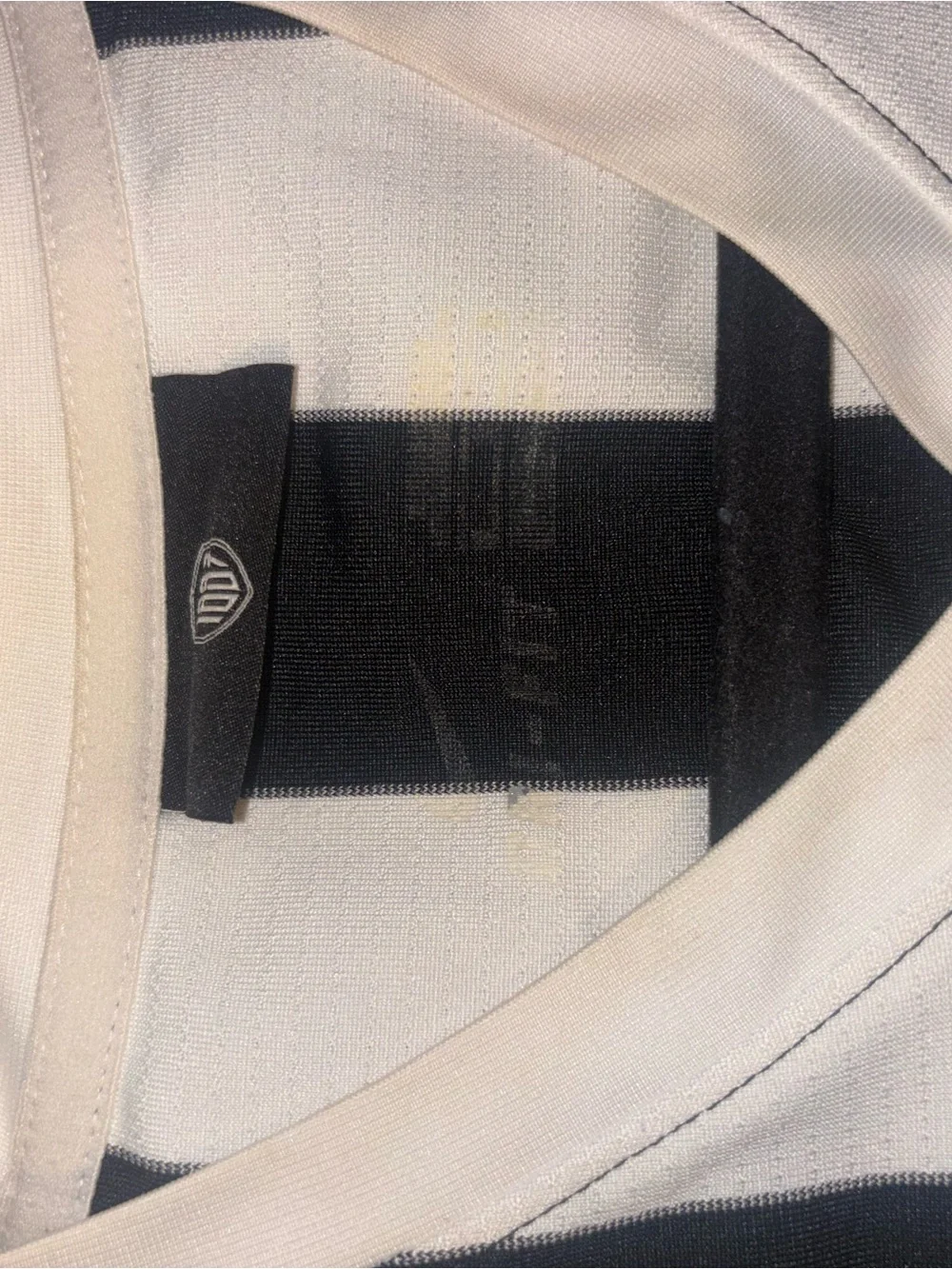 Authentic 2013/14 Nike Juventus Home Jersey - Size M (Flawed Tevez 10)